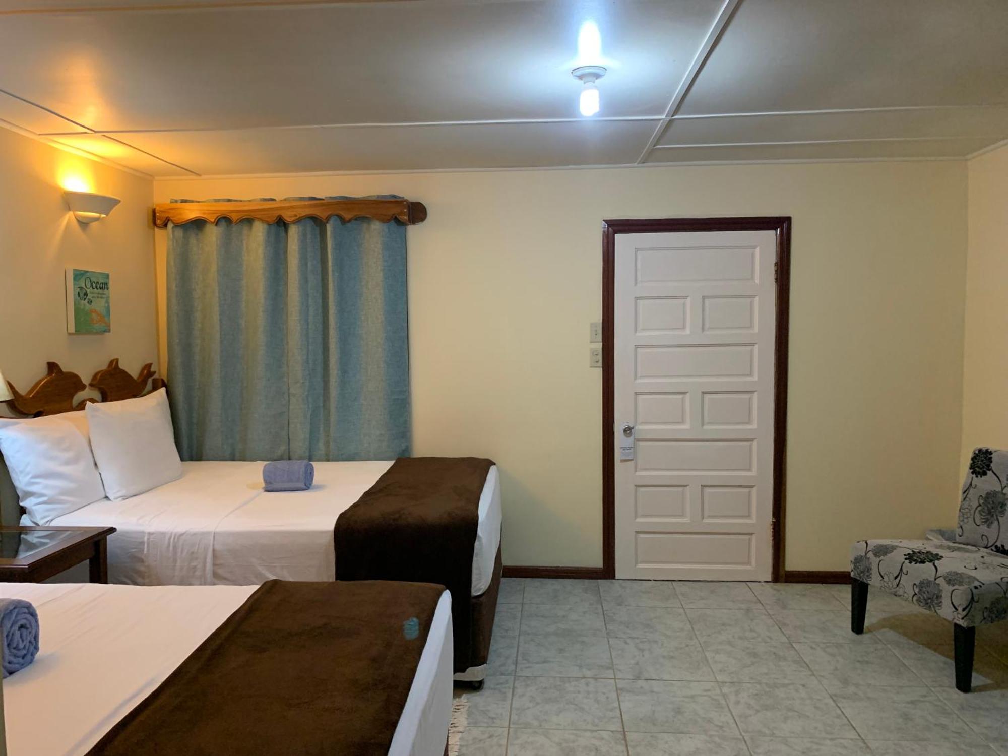 Blue Marlin Beach Resort Dangriga Room photo